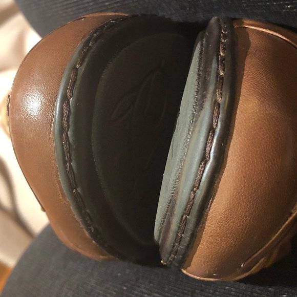 Strictly Comfort featuring memory foam, leather - Picture 6 of 8